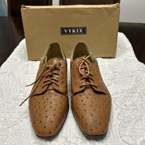 VTKix Men’s lace up dress shoes. Size 8